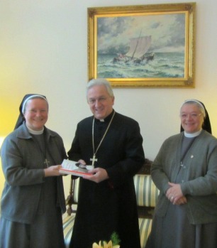 Madre mabel e Sr alicja con il Nunzio apostolico della Polonia
