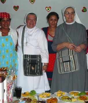 Madre mabel e sr Noemi con alcune mamme dei bambini