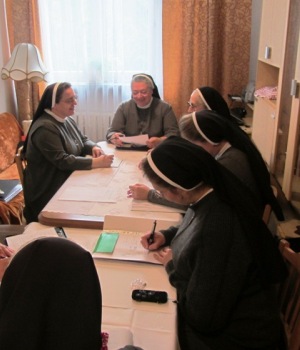 madre M. Mabel durante l'incontro con il Consiglio provinciale