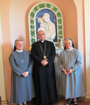 Madre generale e Suor Alicja con Vescovo di Wloclaweck