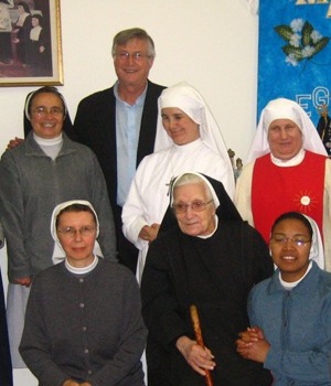 Mons. Lazzaris con la comunità della Casa generale delle PSMC
