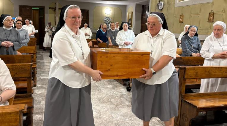 Casa Madre accoglie Mamma Carolina: preghiera e pellegrinaggio alla Casetta delle 400 Lire